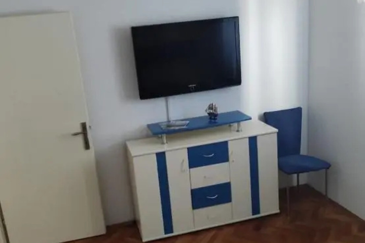 Room 13 of 22