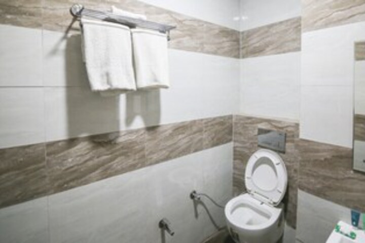 Room 3 of 33