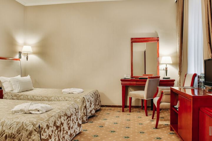 Room 14 of 32