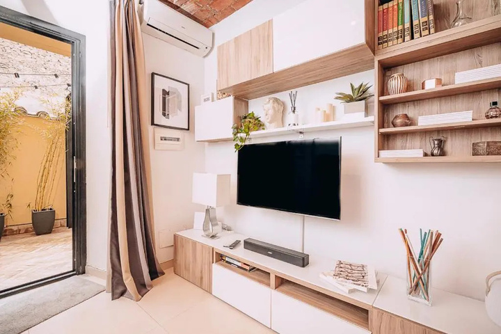 Room 4 of 17