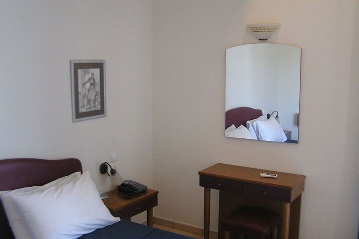Room 4 of 61