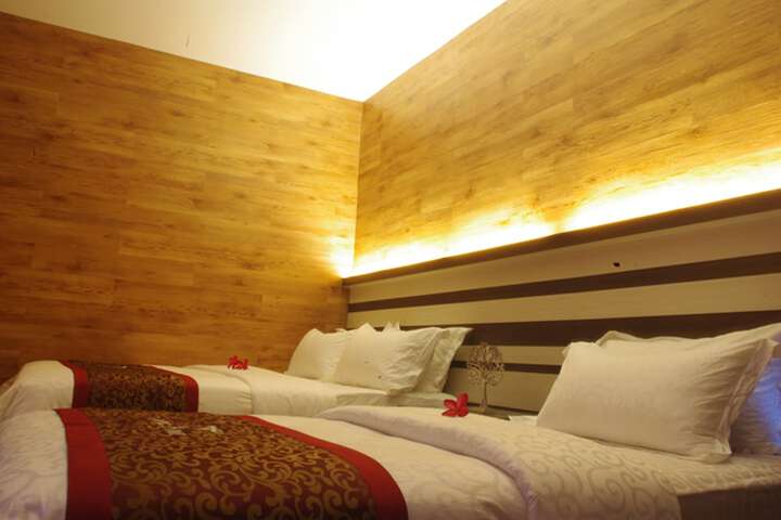 Room 3 of 44