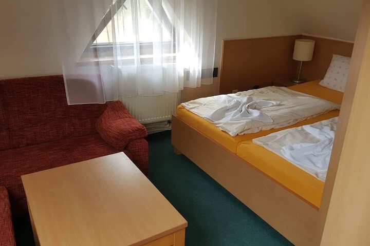 Room 14 of 16