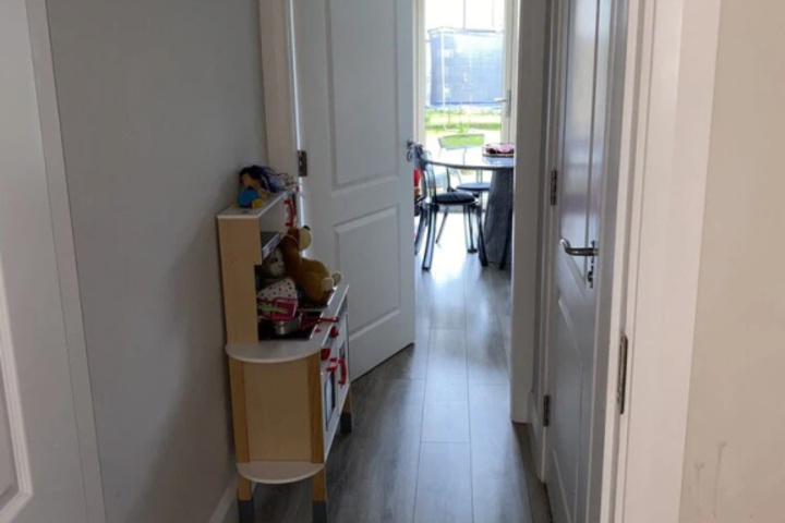 Room 6 of 10