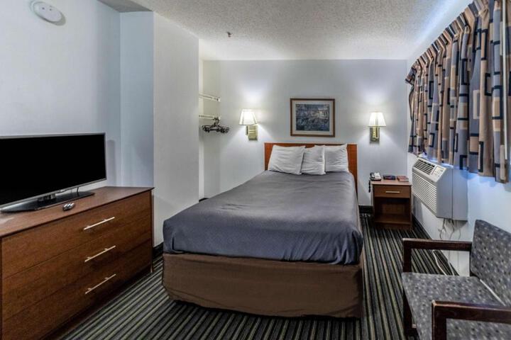 1 Queen Bed Kitchen (3 of 12)