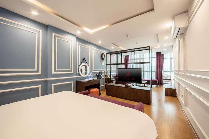 Room 13 of 25