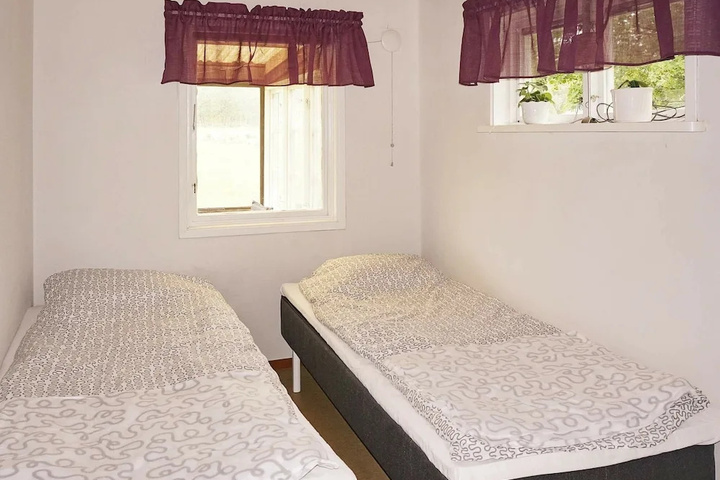 Room 2 of 9