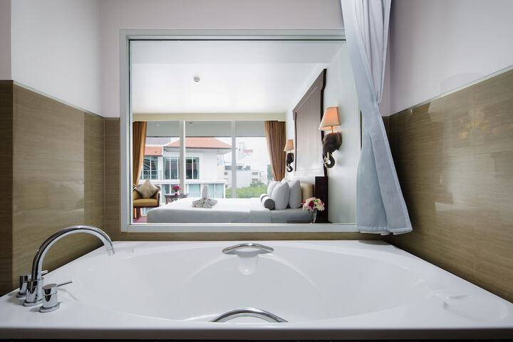 Hot Tub 51 of 140