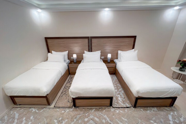 Room 13 of 30