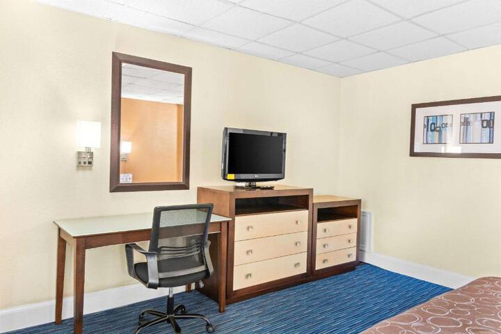 2 Queen Beds (3 of 6)
