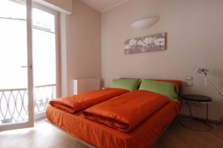 Room 5 of 12