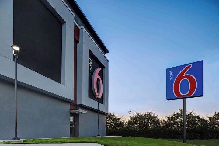 Motel 6 Dallas TX - Methodist Charlton Medical Ctr. in Dallas, TX