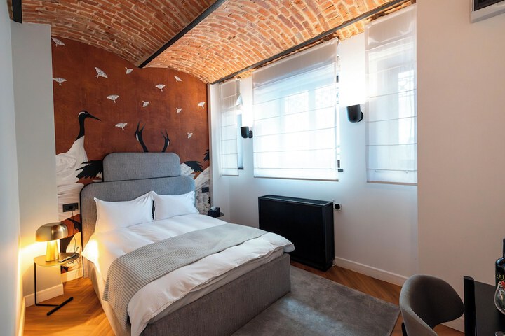 Room 60 of 87