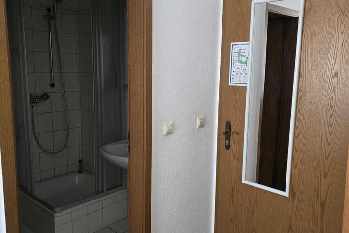 Room 34 of 49