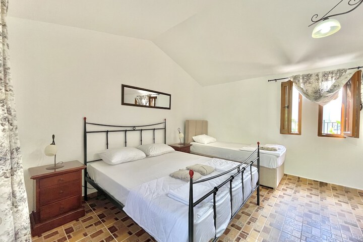 Room 5 of 62