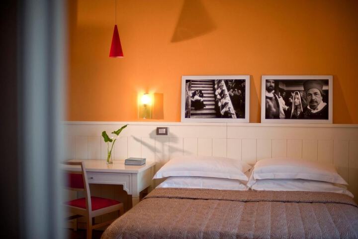 Room 12 of 37