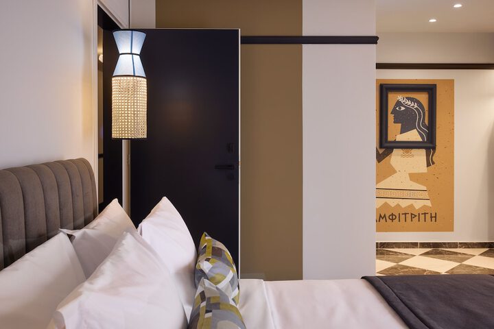 Room 27 of 118