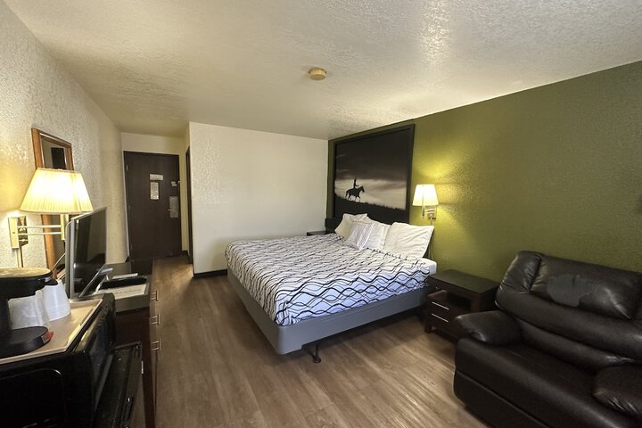 Room 13 of 21