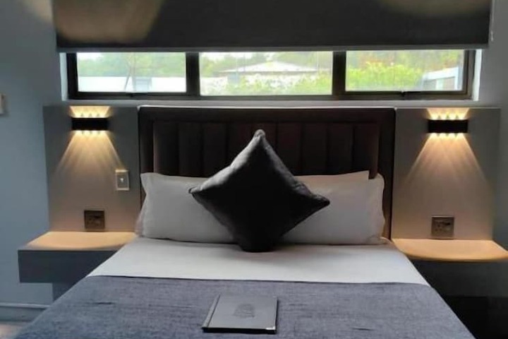 Room 10 of 42