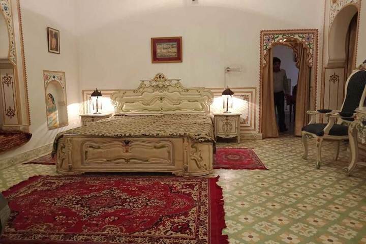 Room 10 of 105