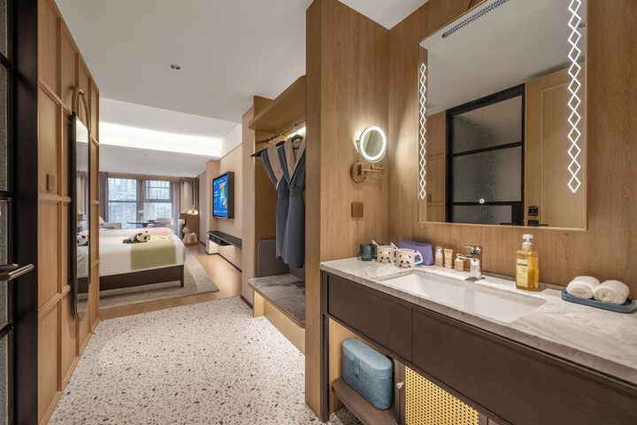 Room 32 of 54