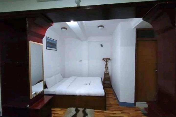 Room 18 of 28