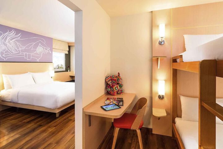 Room 4 of 23