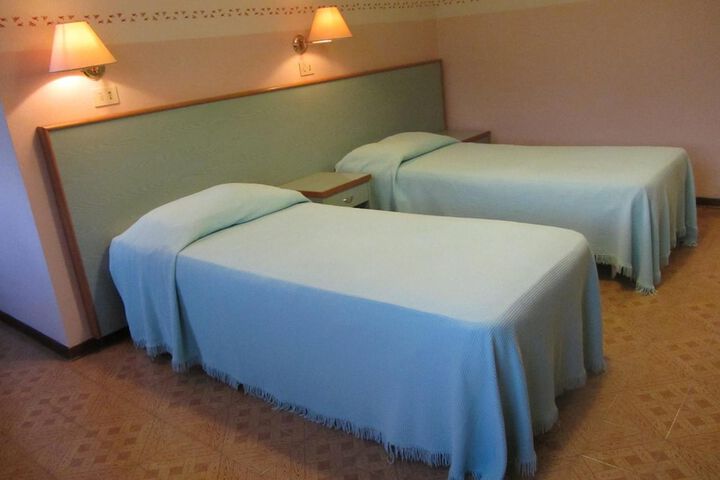 Room 6 of 47