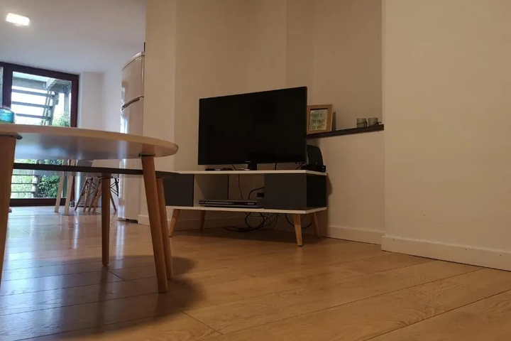 Room 3 of 8