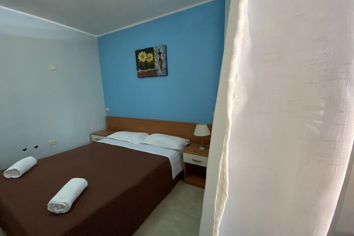 Room 9 of 24