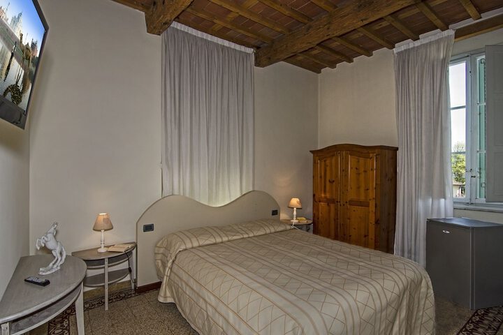 Room 9 of 21