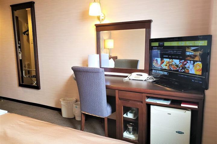 Room 9 of 36