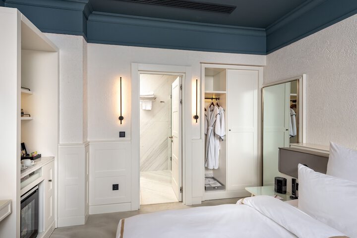 Room 26 of 261