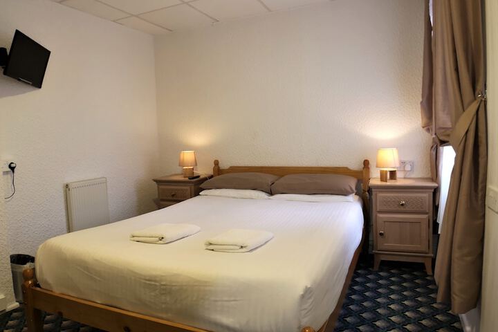 Room 44 of 102