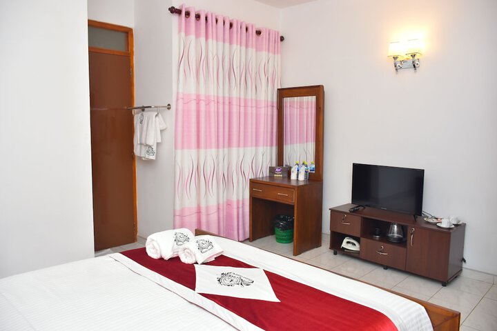 Room 6 of 33