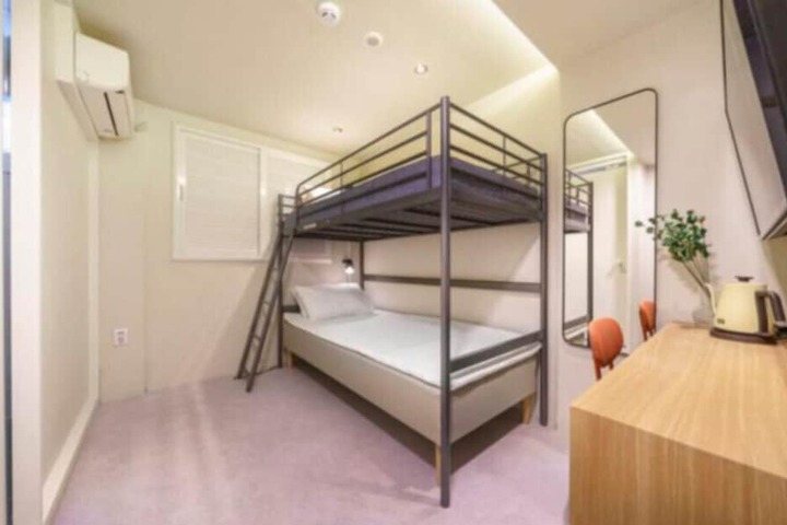 Room 13 of 48