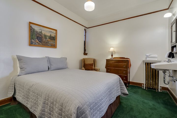 Room 19 of 42