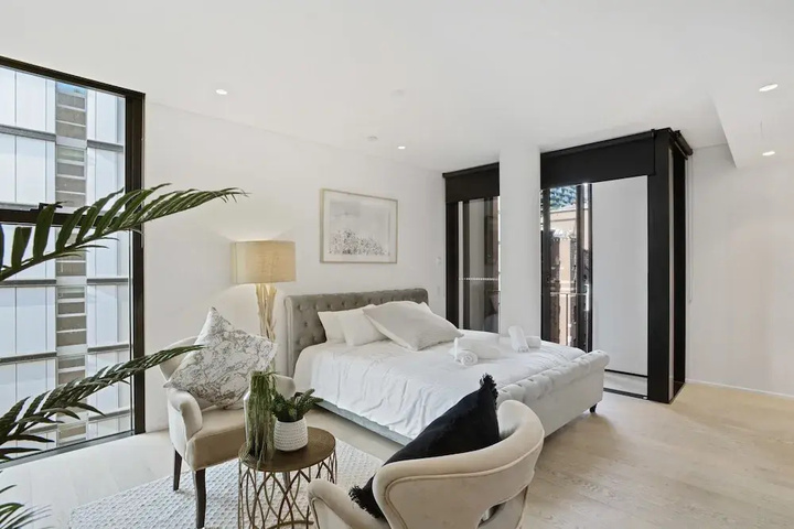 Room 2 of 11