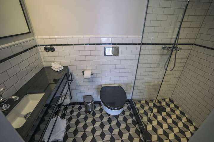 Room 50 of 68