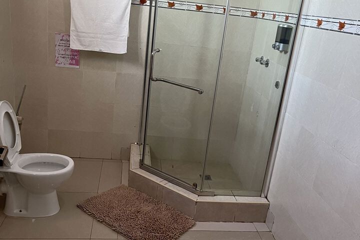 Room 4 of 25
