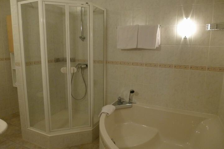Room 50 of 96