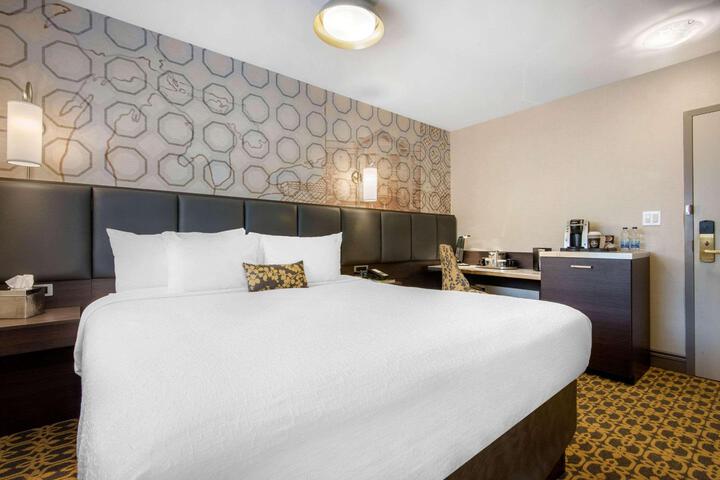 1 King Bed (3 of 11)