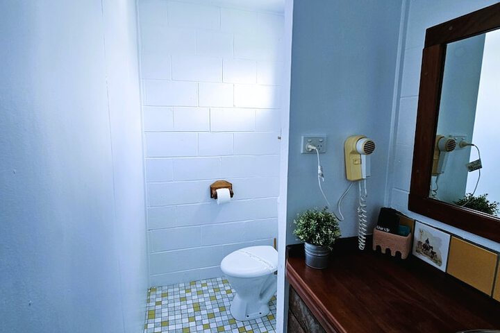 Room 72 of 96