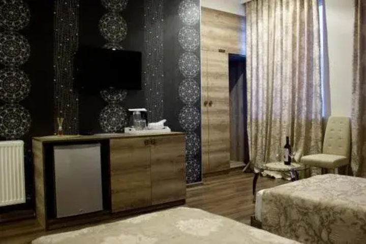 Room 7 of 27