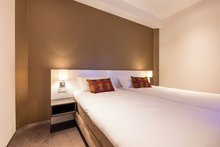 Room 13 of 40