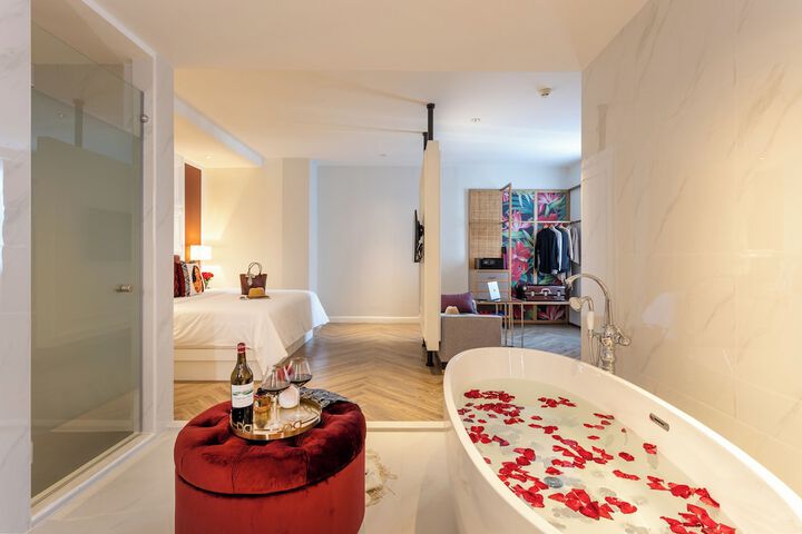 Room 28 of 70
