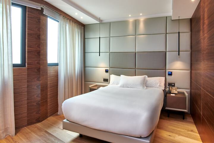Room 26 of 74