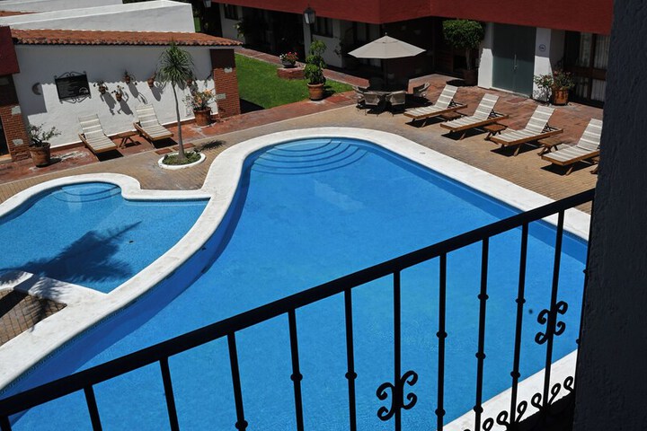 Hotel Pool