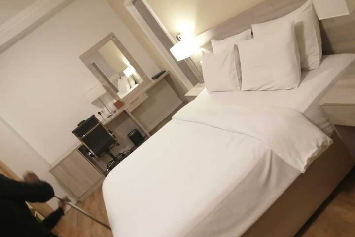 Room 8 of 20