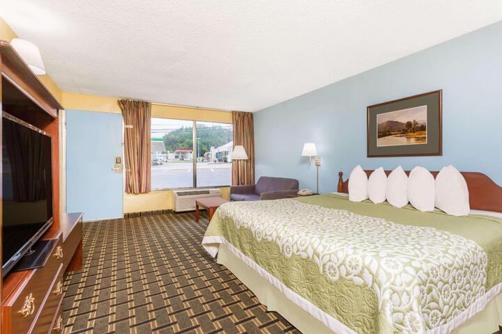 1 King Bed (8 of 10)